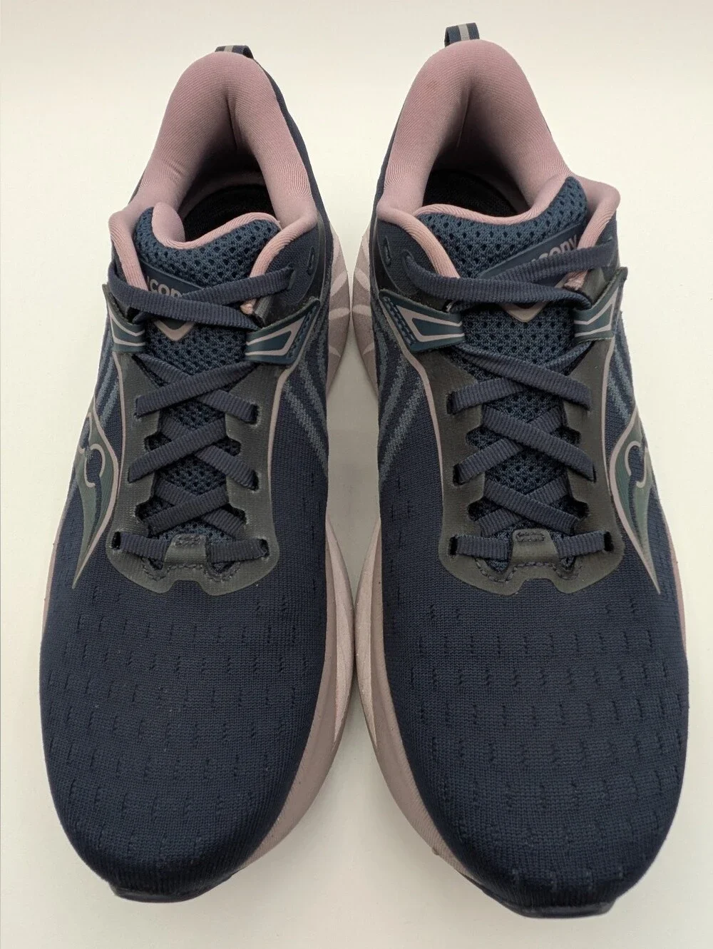 Saucony Triumph 22 Running Shoes in Navy/Dusk Women's 9.5